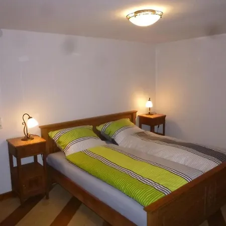 Moselidyll Traumferienwohnung In Exponierter Moselufer Lage טראבן-טרארבאך
